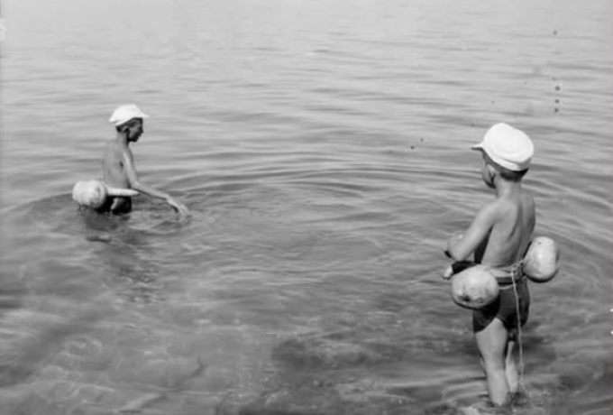 Πριν από τα σωσίβια υπήρχαν τα φλασκιά – Παλιές Αναμνήσεις